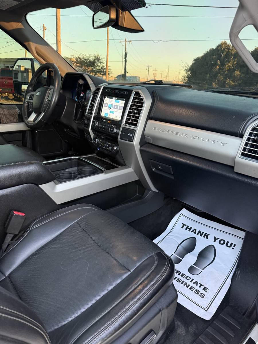 Used 2017 Ford F250 Lariat w/ Lariat Ultimate Package AWD/4WD image 15
