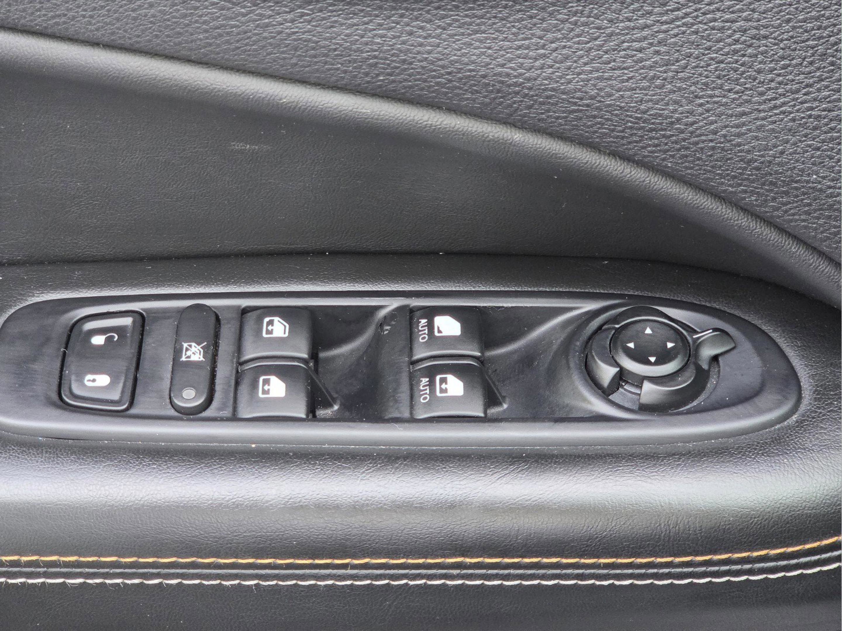 Used 2018 Jeep Compass Latitude w/ Popular Equipment Group FWD image 28