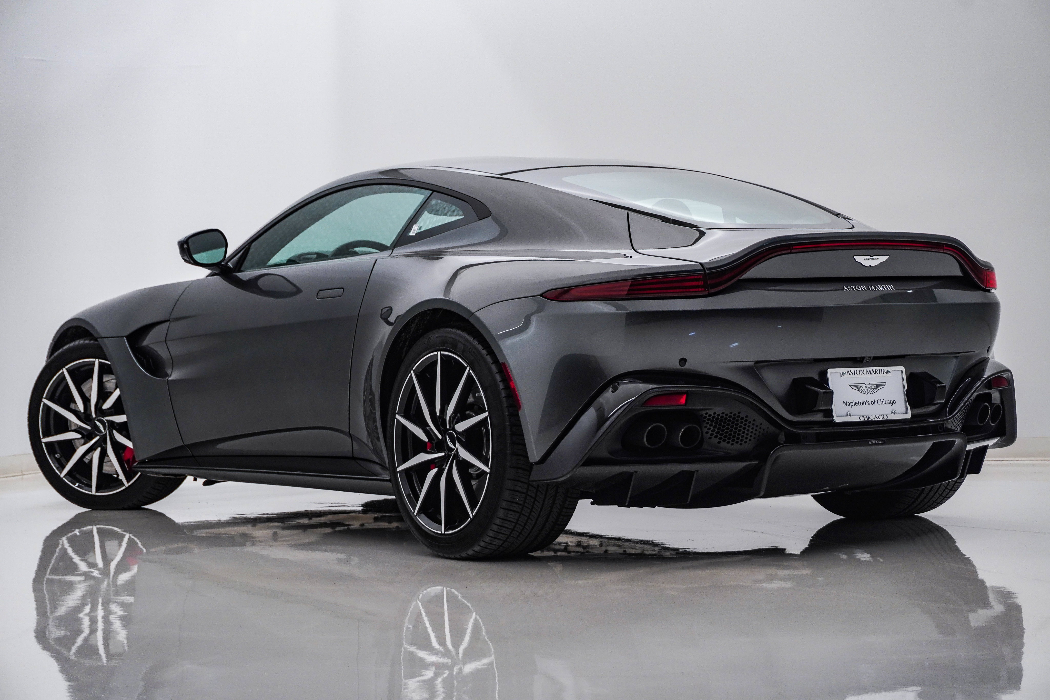 Used 2019 Aston Martin V8 Vantage Coupe RWD image 8