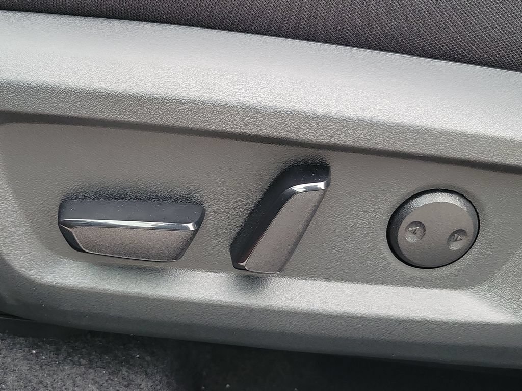 Used 2025 Nissan Rogue SV FWD image 20