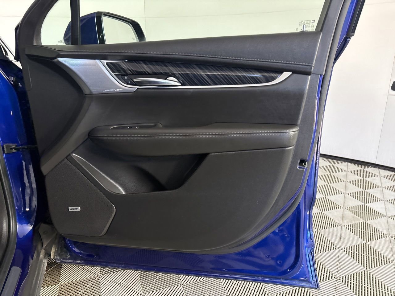 Used 2025 Cadillac XT6 Premium Luxury image 30