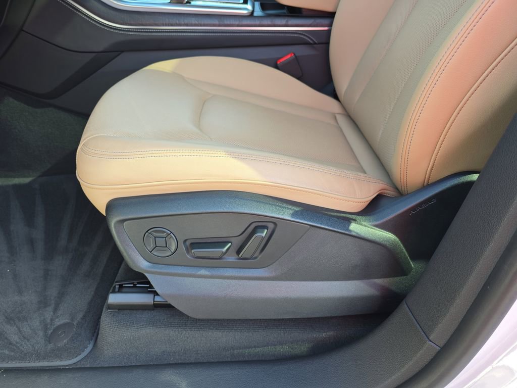 Used 2025 Audi Q8 Premium Plus w/ Premium Plus Package image 29