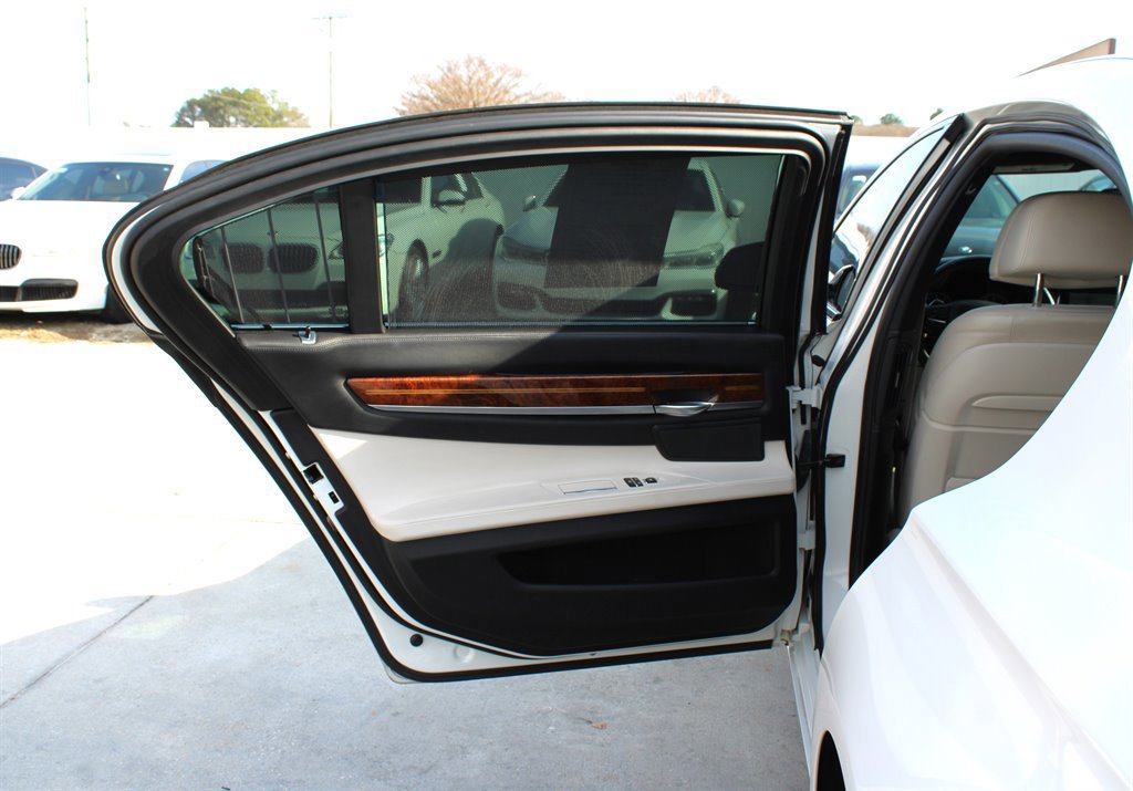 Used 2014 BMW 750Li RWD image 31