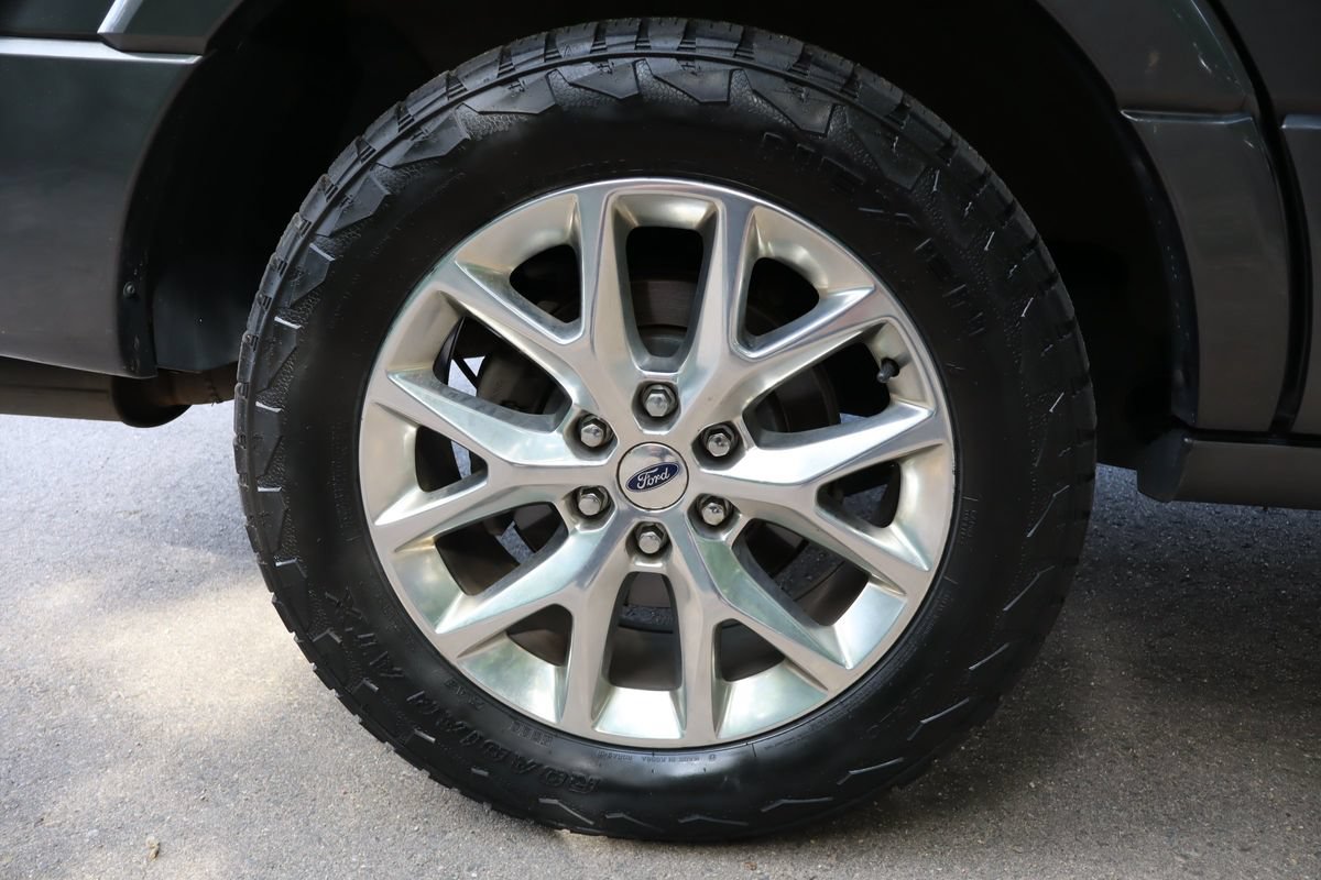 Used 2015 Ford Expedition Limited w/ Equipment Group 301A AWD/4WD image 45
