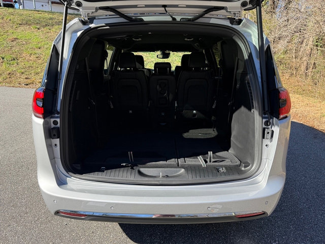 New 2026 Chrysler Pacifica Select image 19