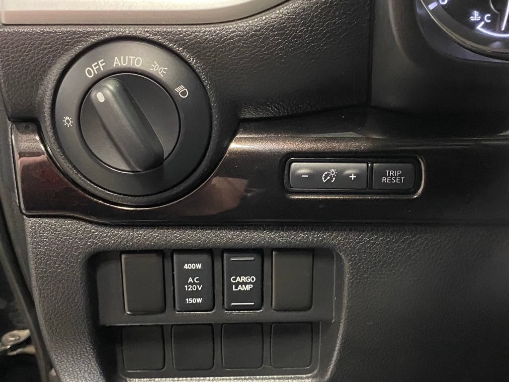 Used 2019 Nissan Titan SV w/ SV Convenience Package AWD/4WD image 20