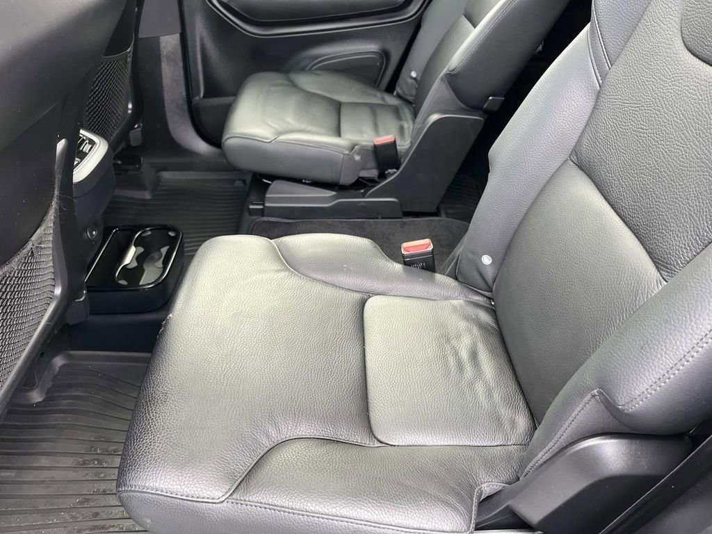 Used 2023 Volvo XC90 B6 Plus w/ Protection Package image 19
