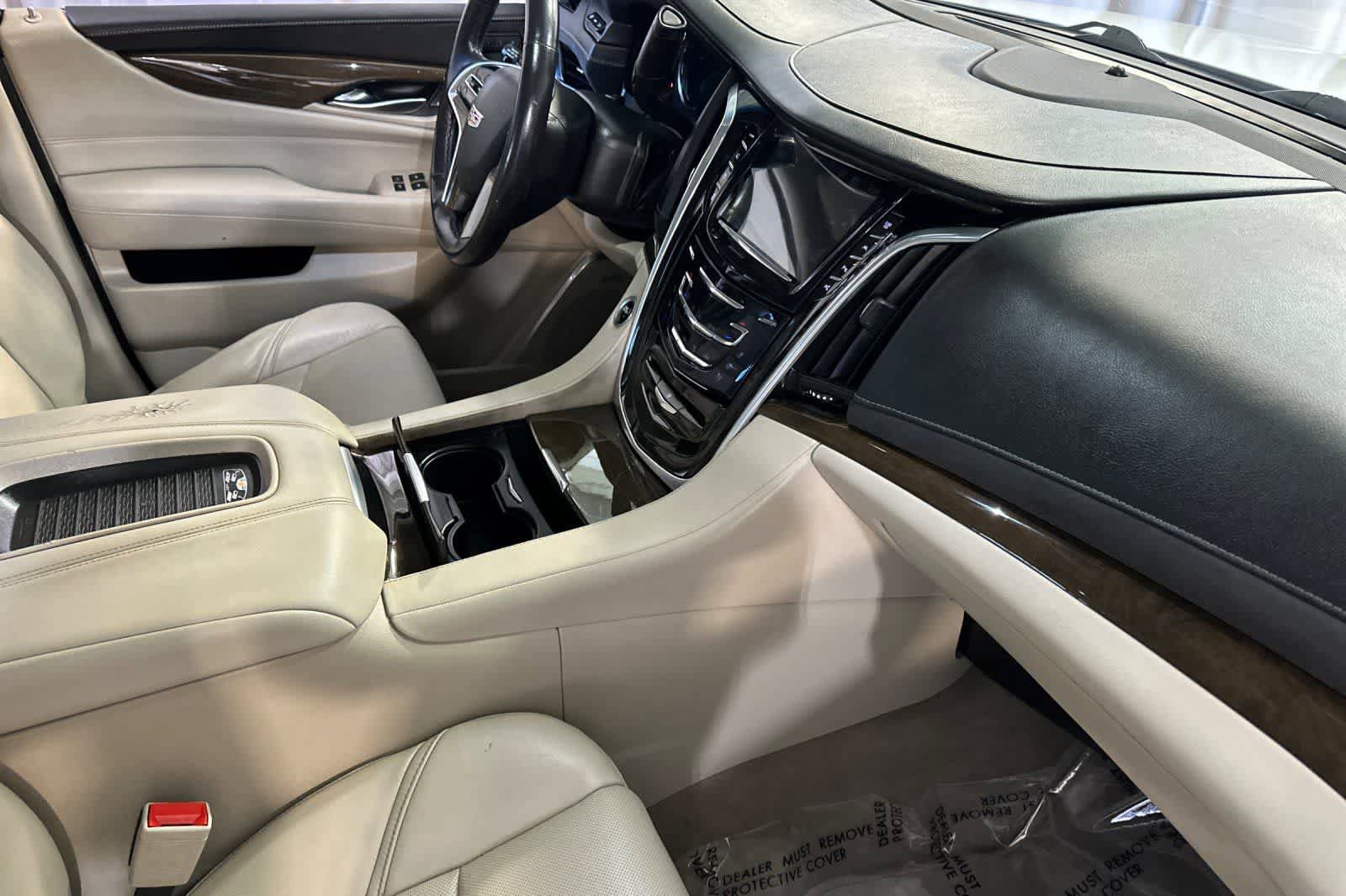 Used 2020 Cadillac Escalade Luxury AWD/4WD image 19