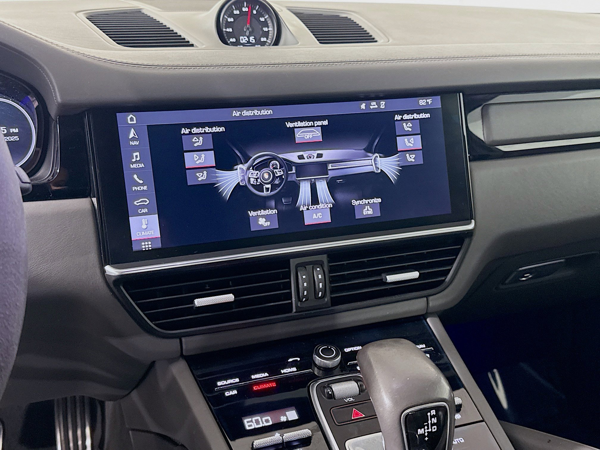 Used 2019 Porsche Cayenne Turbo image 16