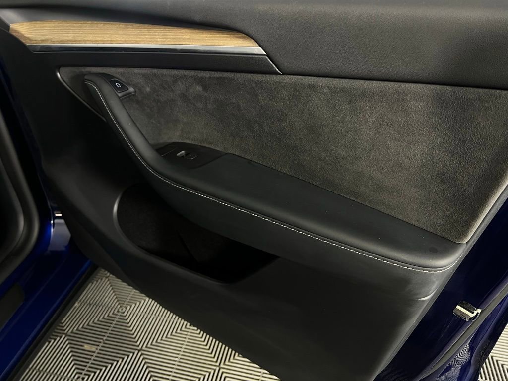 Used 2023 Tesla Model Y Long Range image 32