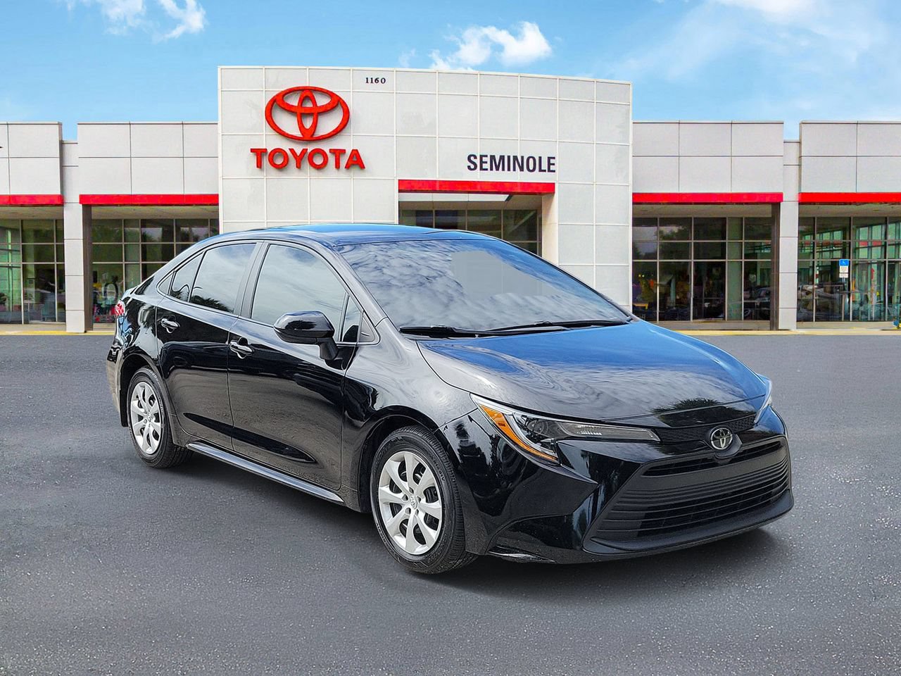 Used 2025 Toyota Corolla LE FWD image 2