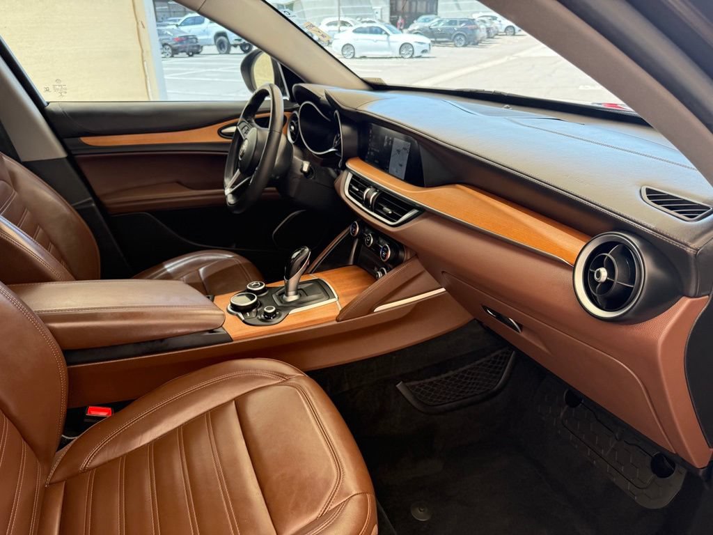 Used 2019 Alfa Romeo Stelvio Ti Lusso w/ Quick Order Package 22X Lusso AWD/4WD image 13