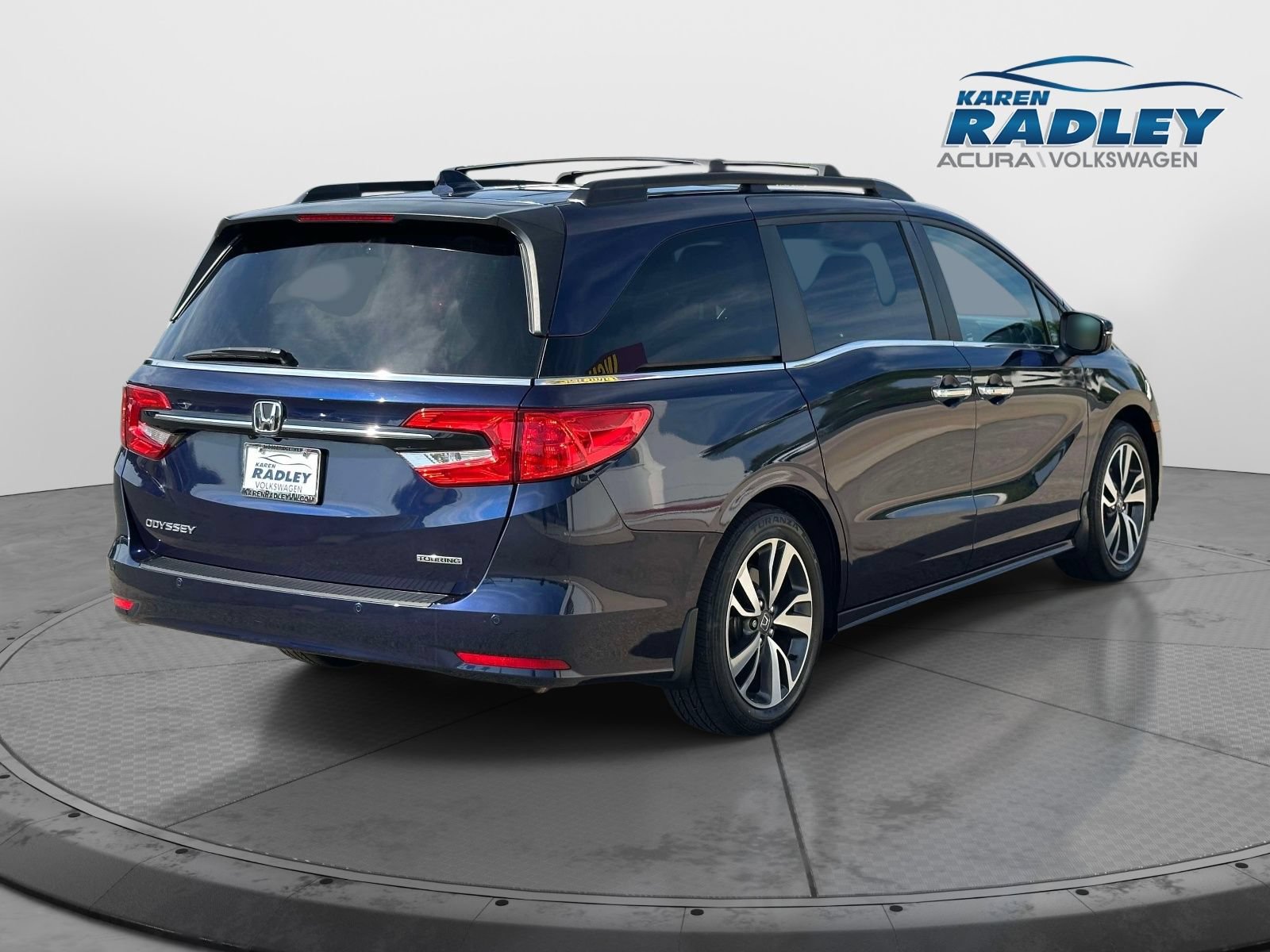 Used 2023 Honda Odyssey Touring image 2