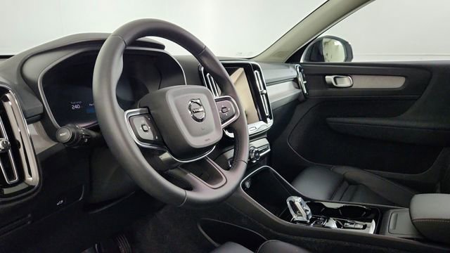 Certified 2026 Volvo XC40 B5 Plus w/ Climate Package AWD/4WD image 12