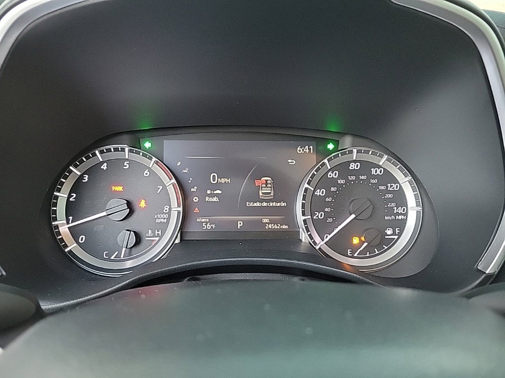 Used 2023 Toyota Highlander XLE AWD/4WD image 12