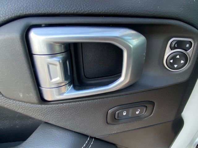 Used 2023 Jeep Wrangler Unlimited Sahara w/ Cold Weather Group AWD/4WD image 19