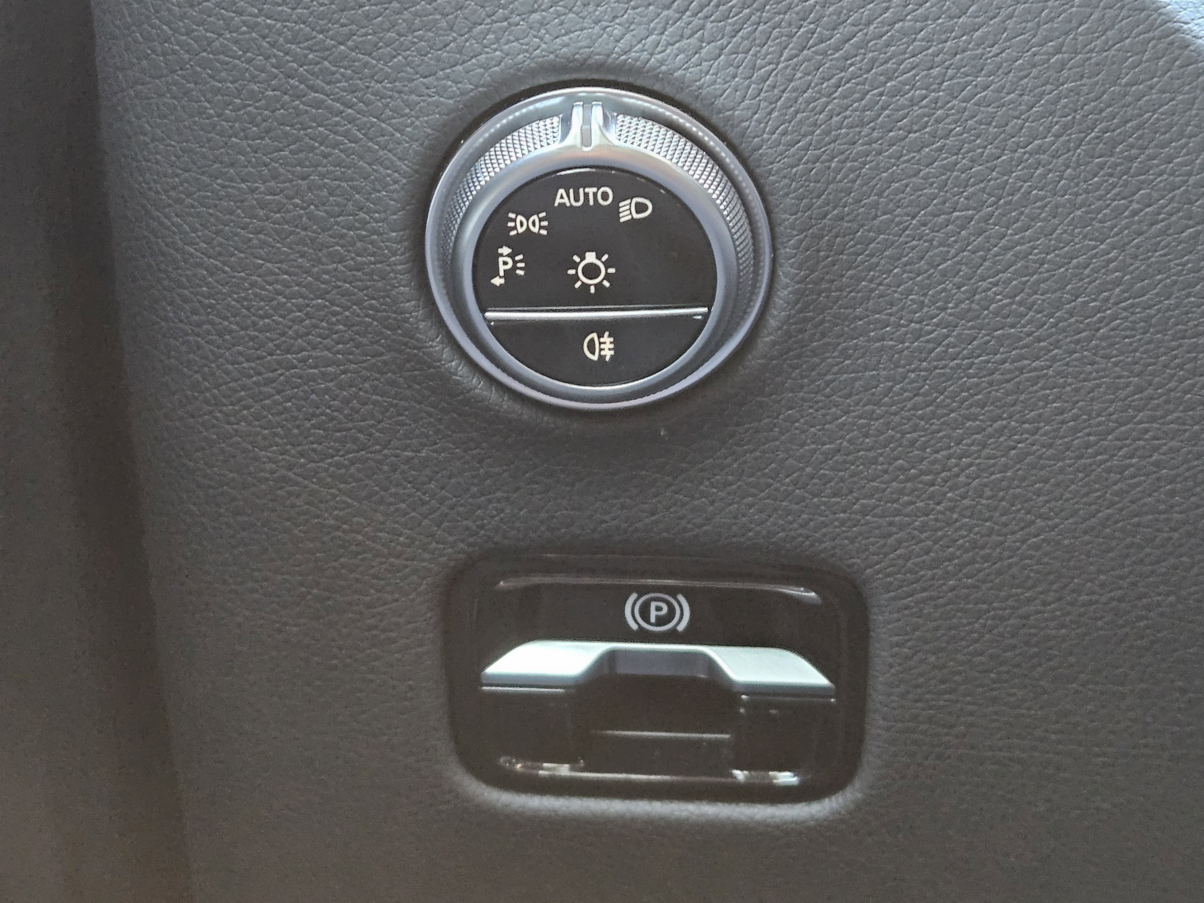 Used 2025 Mercedes-Benz GLC 43 AMG 4MATIC image 22