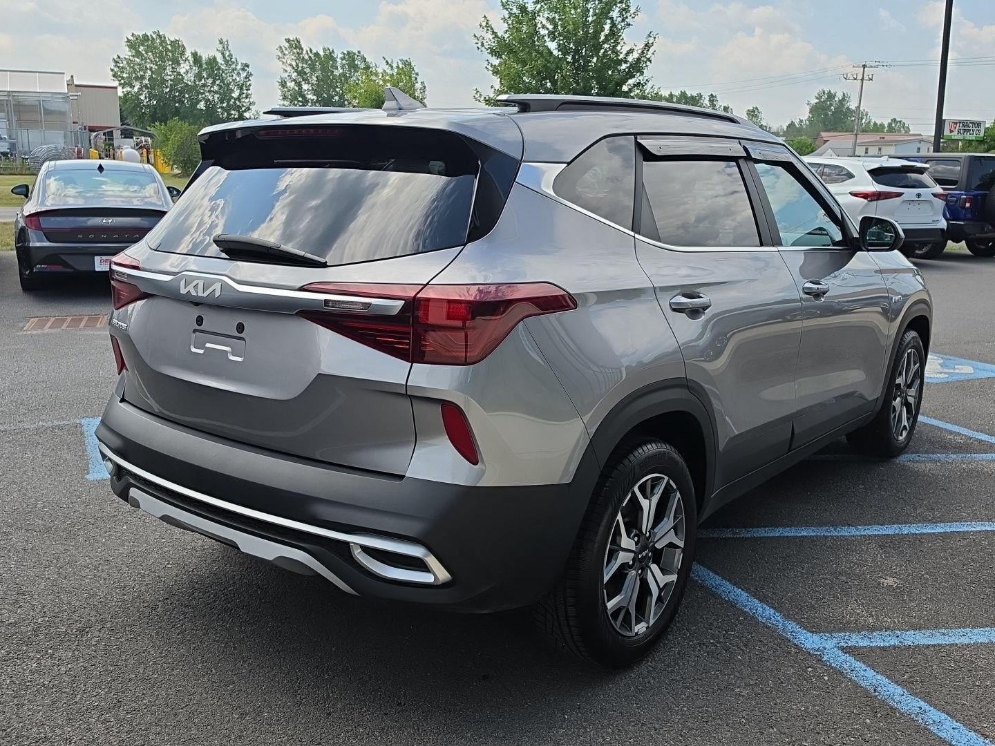 Certified 2022 Kia Seltos EX AWD/4WD image 5
