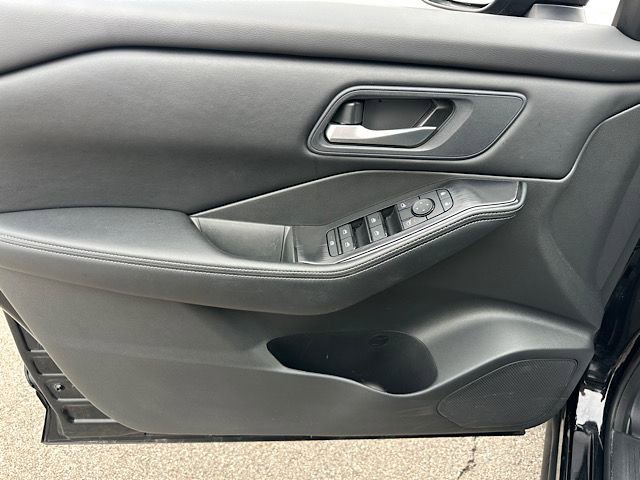 Used 2025 Nissan Rogue SV image 21
