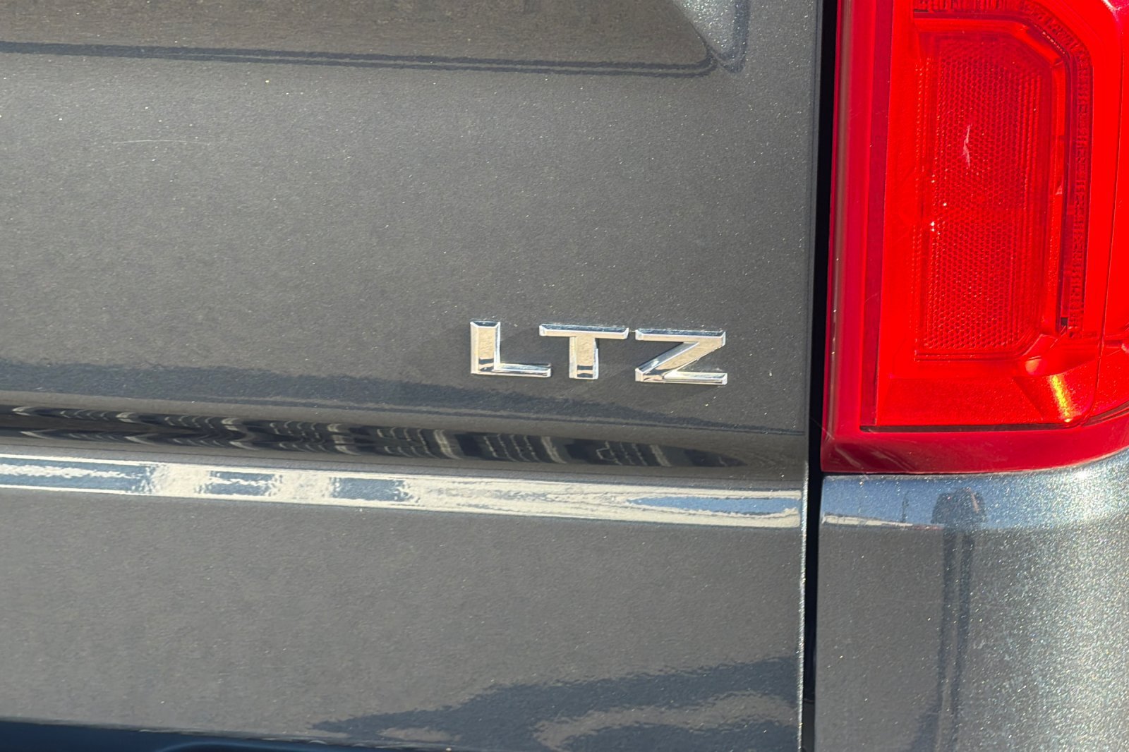 Used 2020 Chevrolet Silverado 1500 LTZ w/ LTZ Plus Package AWD/4WD image 45