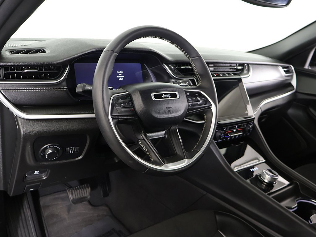 Used 2024 Jeep Grand Cherokee Altitude image 25