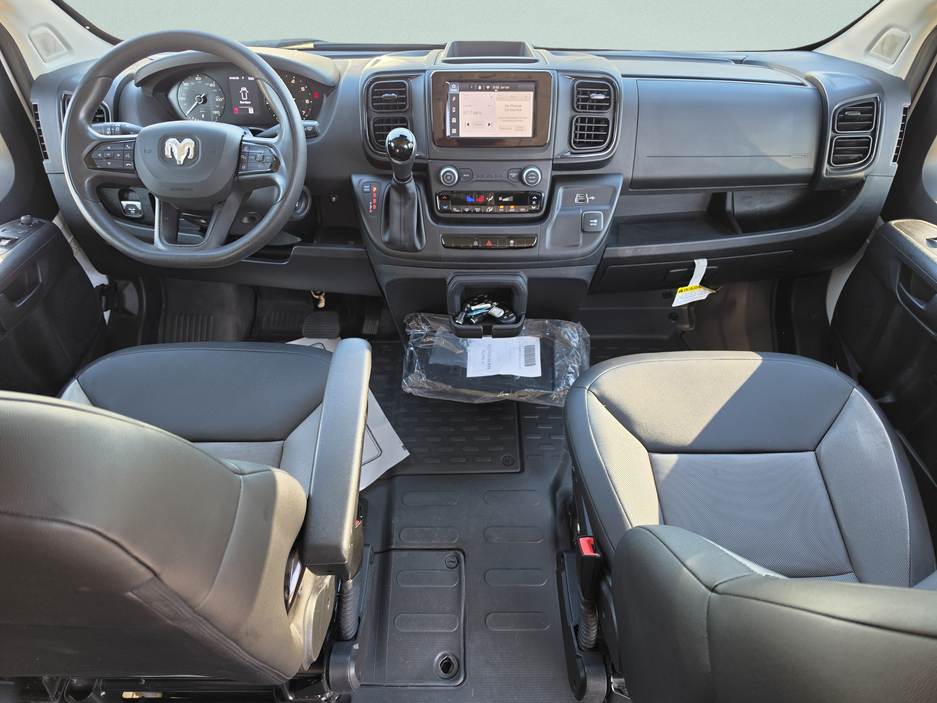 Used 2025 RAM ProMaster 2500 w/ Convenience Group FWD image 17