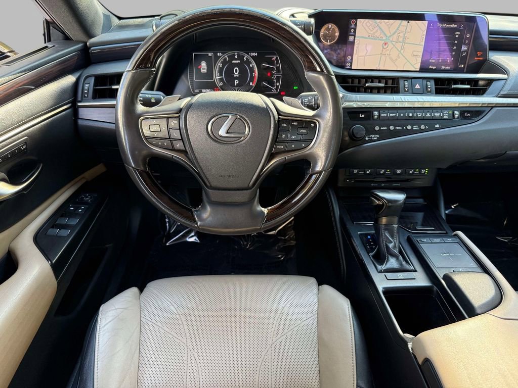 Used 2019 Lexus ES 350 350 Luxury w/ Accessory Package image 4