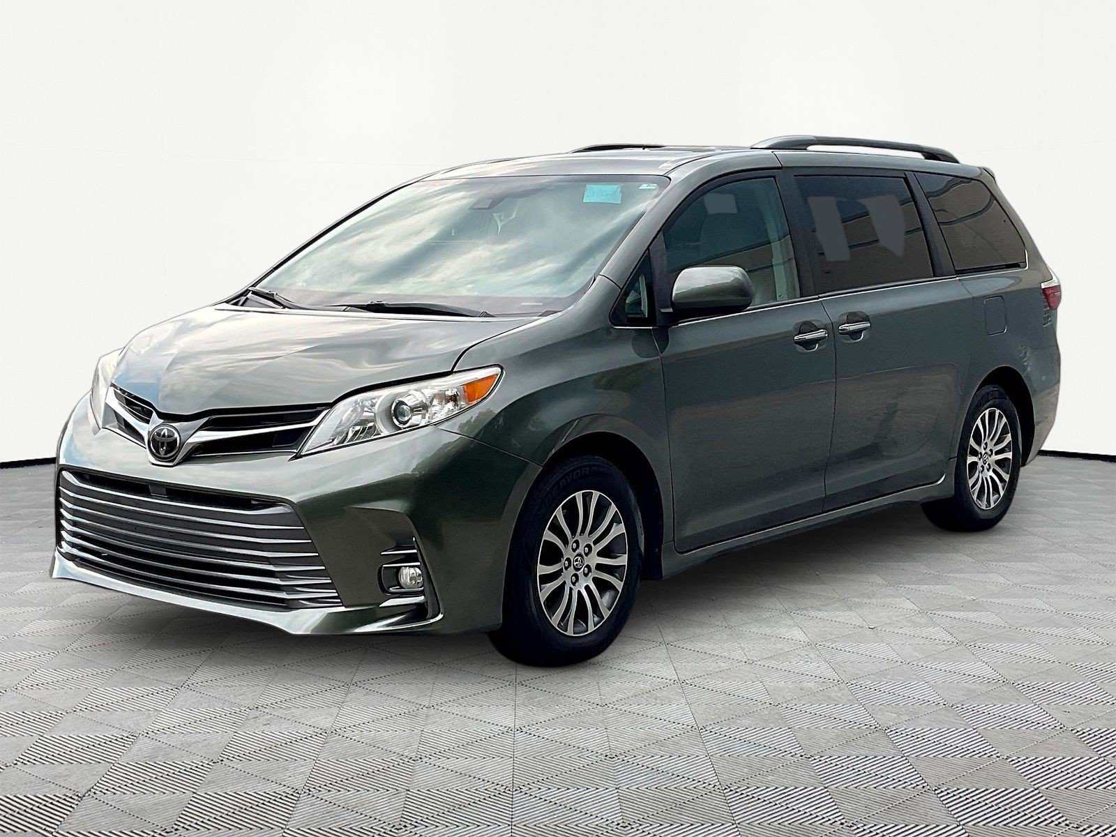 Used 2019 Toyota Sienna XLE w/ XLE Navigation Package