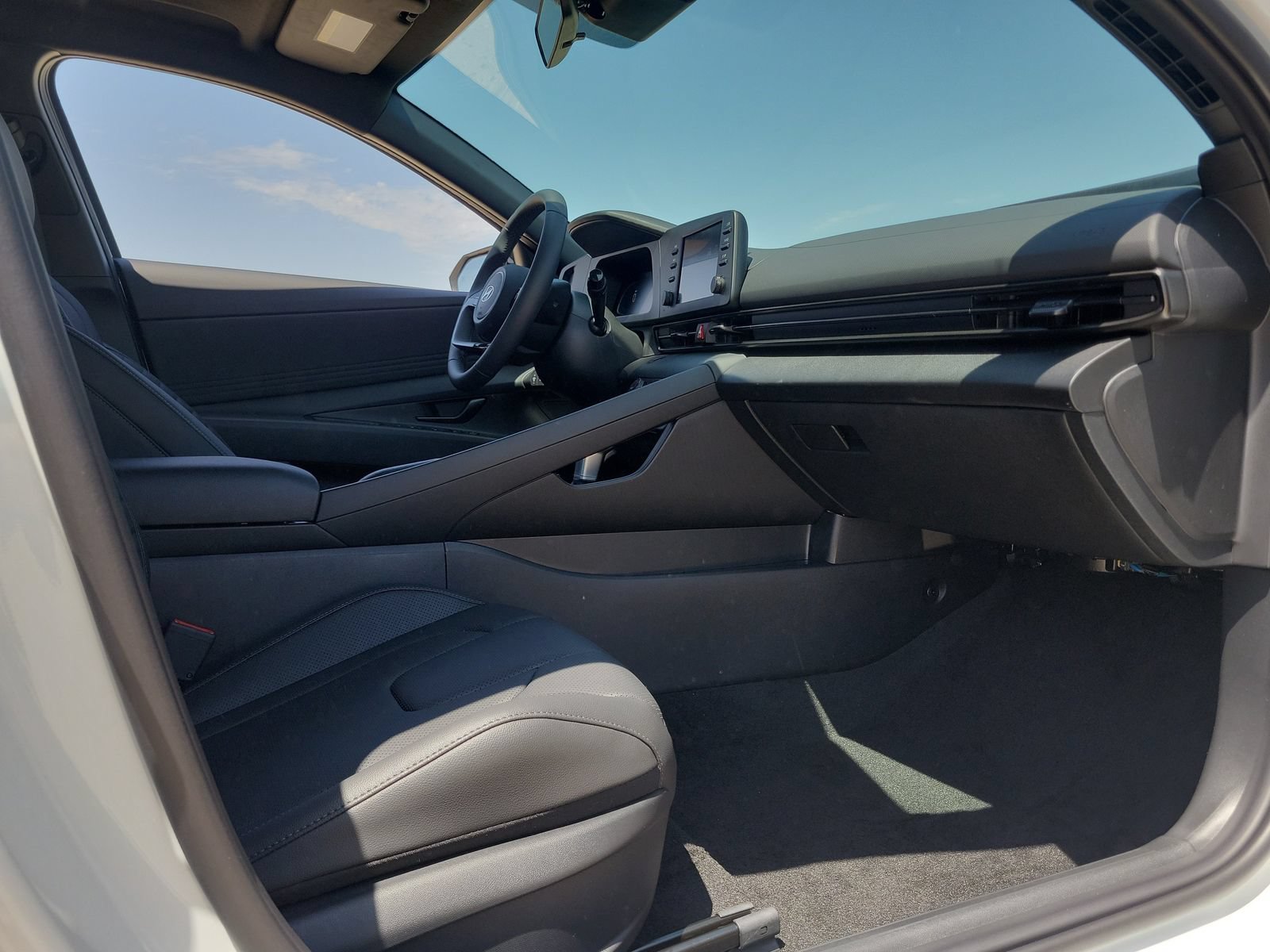 New 2026 Hyundai Elantra SEL Sport FWD image 17
