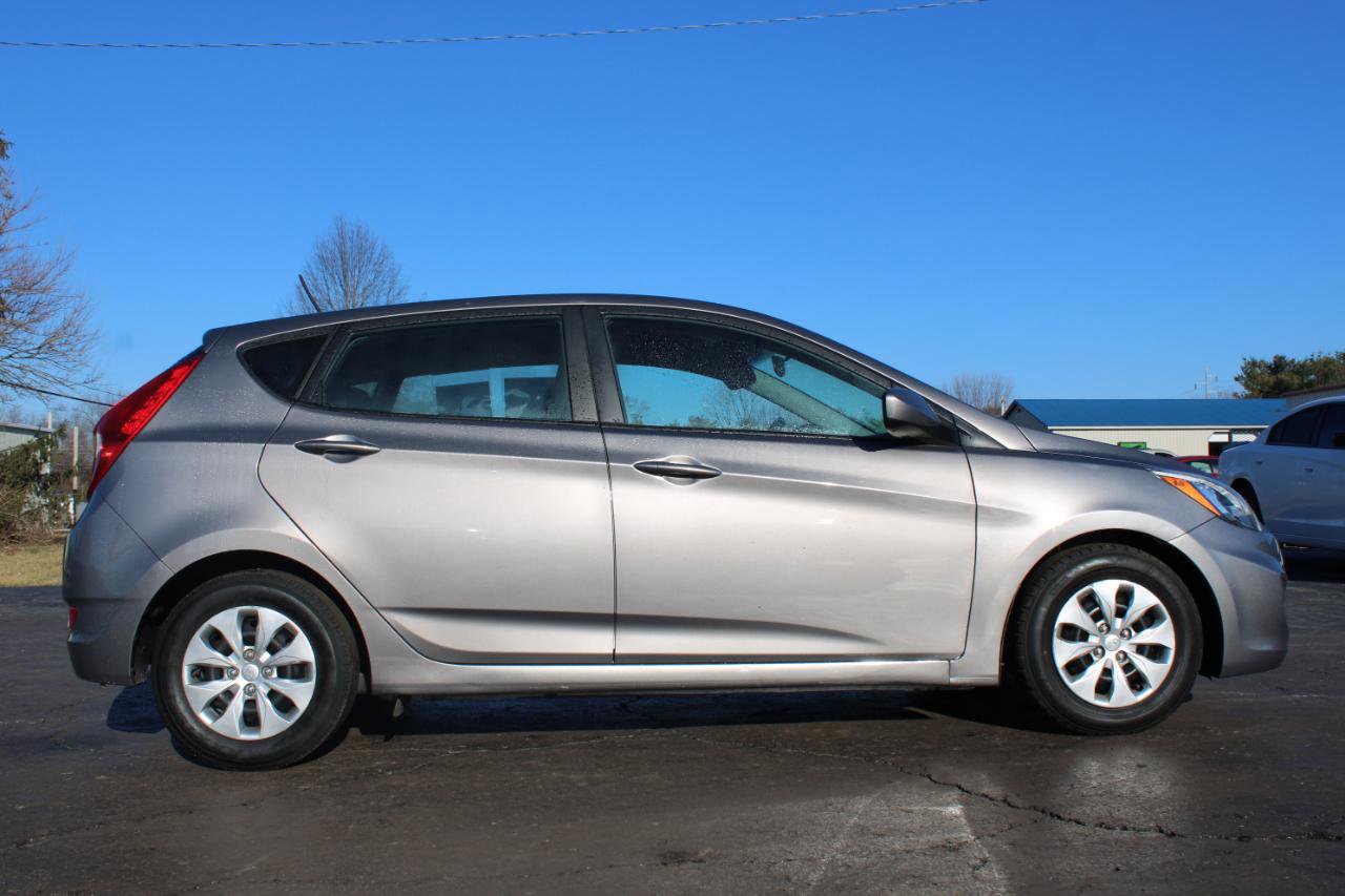 Used 2017 Hyundai Accent SE FWD image 3