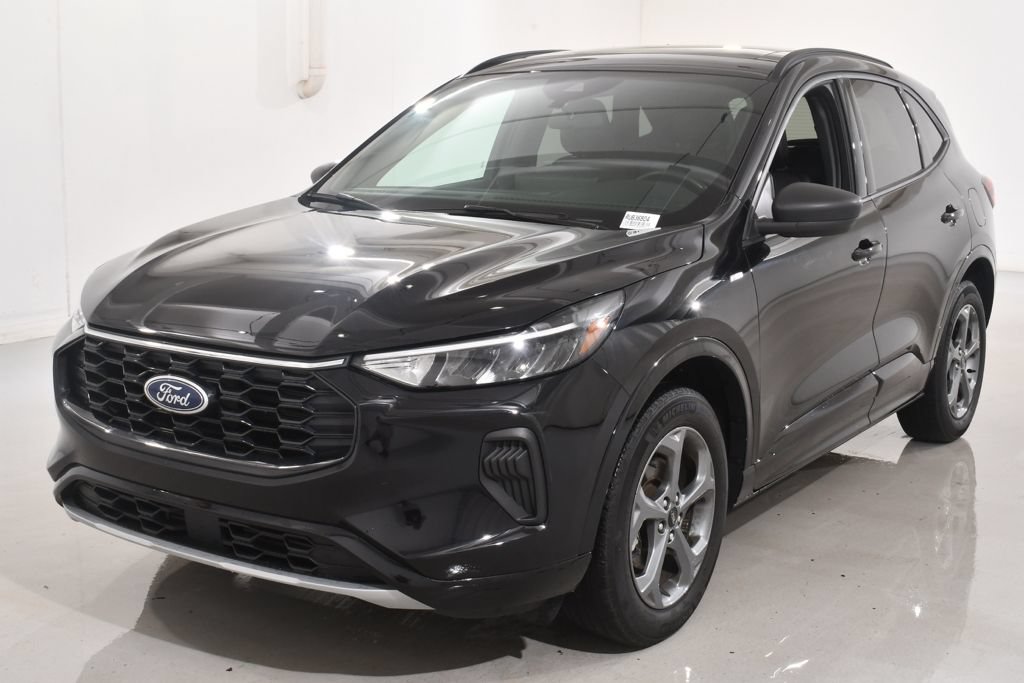 Used 2024 Ford Escape ST-Line w/ Tech Pack #1 AWD/4WD image 2