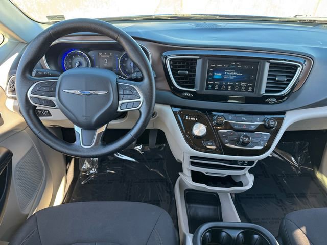 Used 2019 Chrysler Pacifica Touring Plus FWD image 4