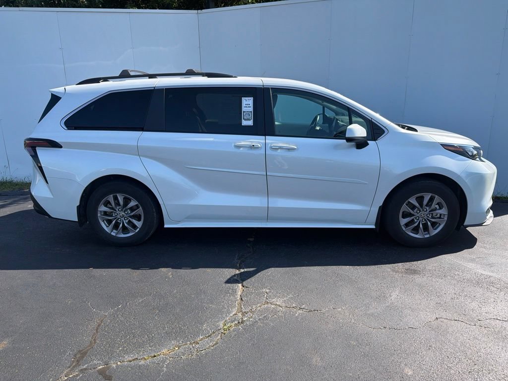 Certified 2025 Toyota Sienna XLE AWD/4WD image 2