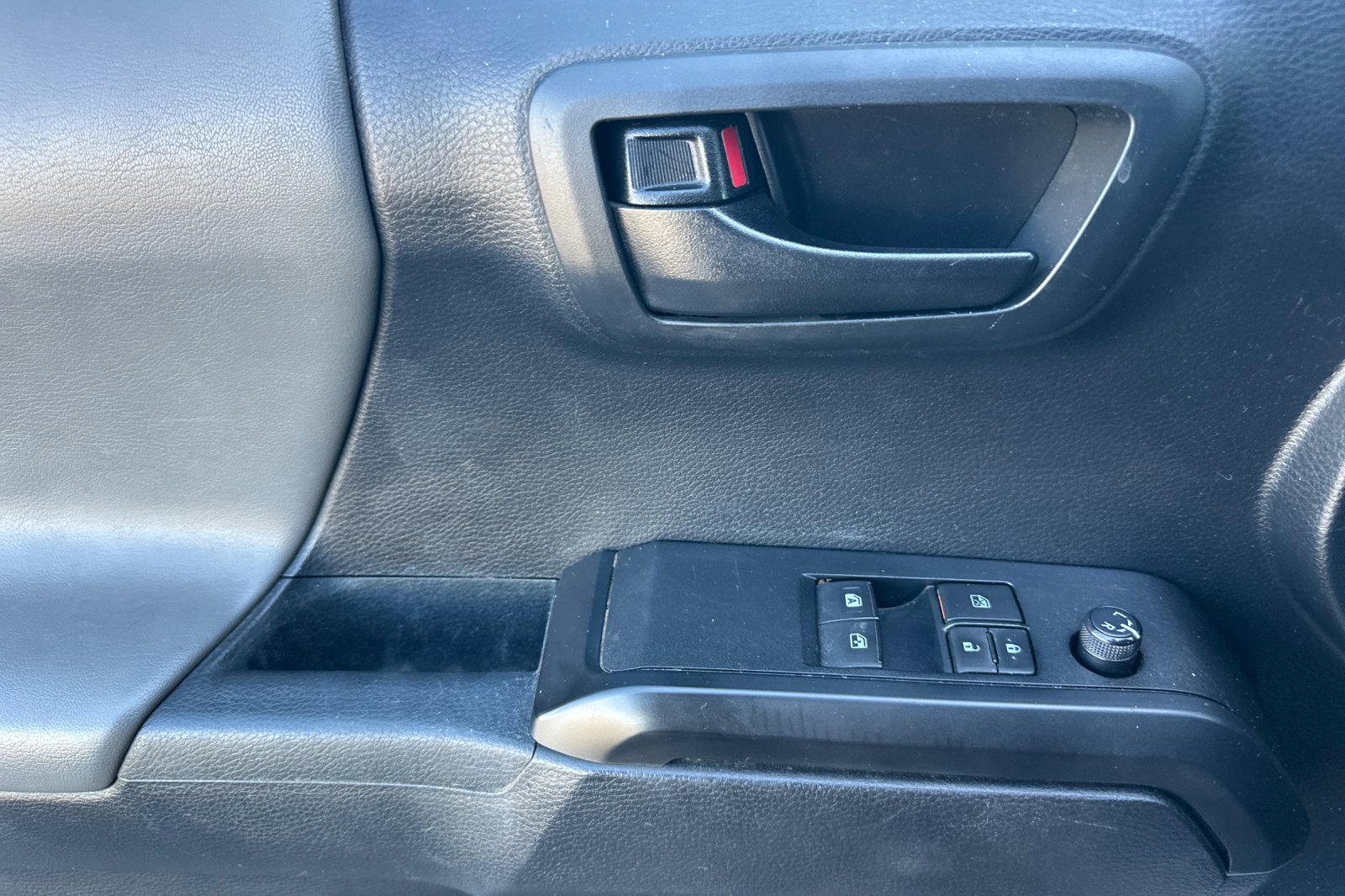 Used 2019 Toyota Tacoma 2WD Access Cab image 11