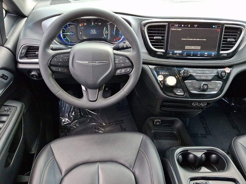 Used 2024 Chrysler Pacifica Select image 14