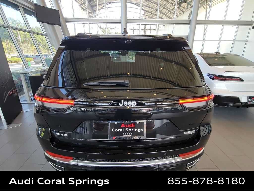 Used 2025 Jeep Grand Cherokee Summit AWD/4WD image 5