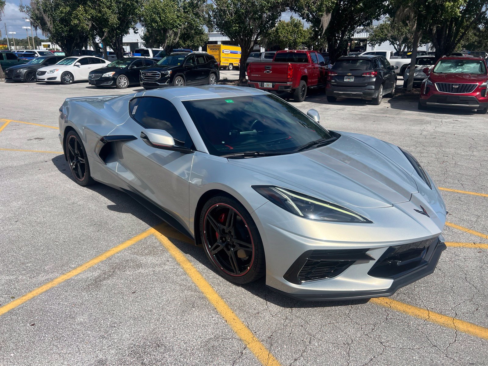 Used 2022 Chevrolet Corvette Stingray Preferred Cpe w/ Engine Appearance Package RWD image 2