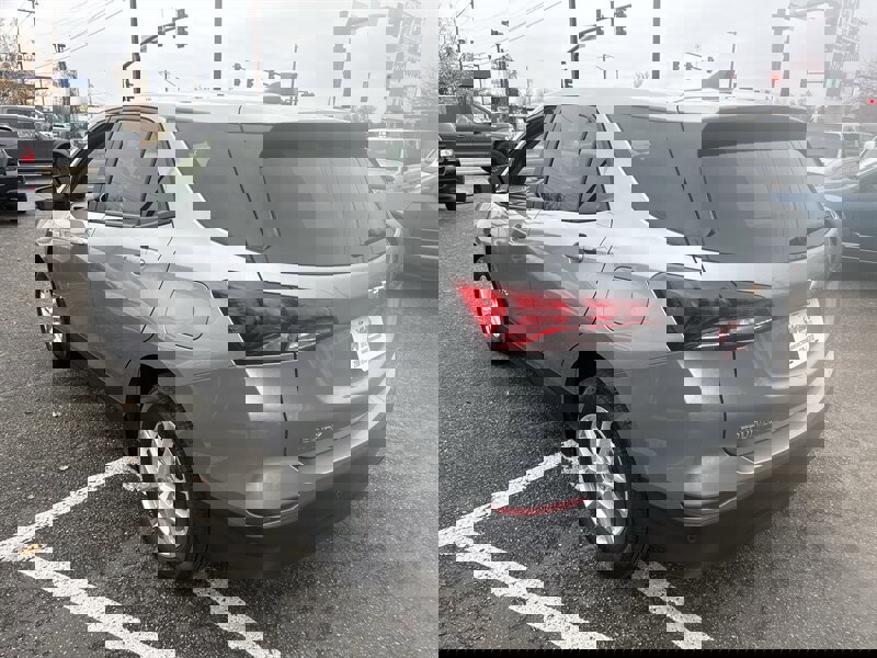 Used 2023 Chevrolet Equinox LS image 3