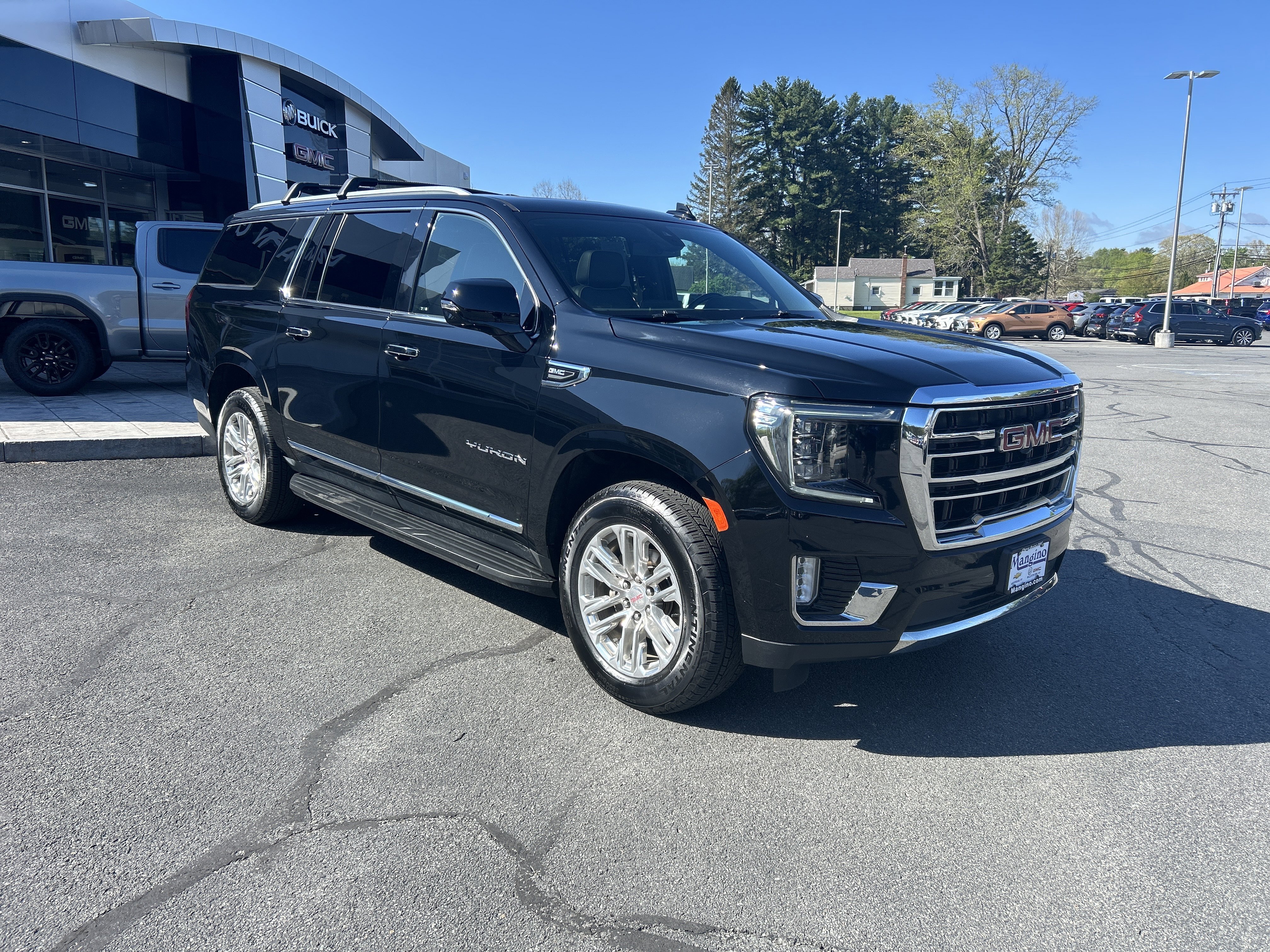 Certified 2021 GMC Yukon XL SLT w/ SLT Premium Package AWD/4WD image 15