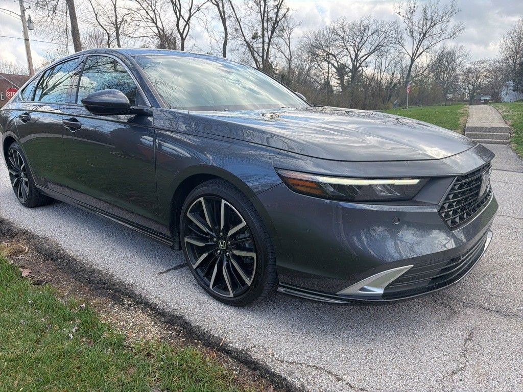 Used 2024 Honda Accord Touring image 3