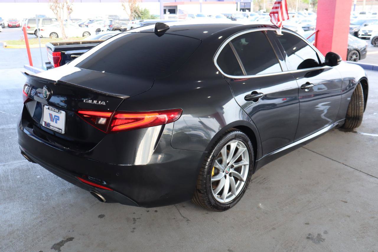 Used 2017 Alfa Romeo Giulia RWD image 5