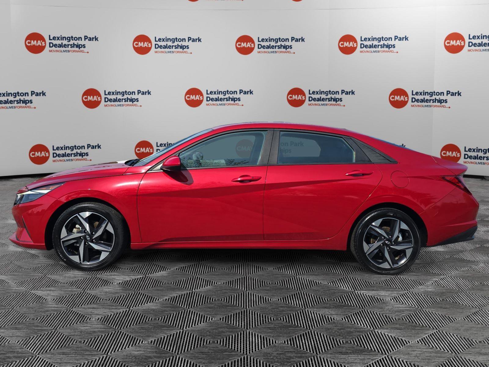 Used 2023 Hyundai Elantra SEL w/ Convenience Package FWD image 4