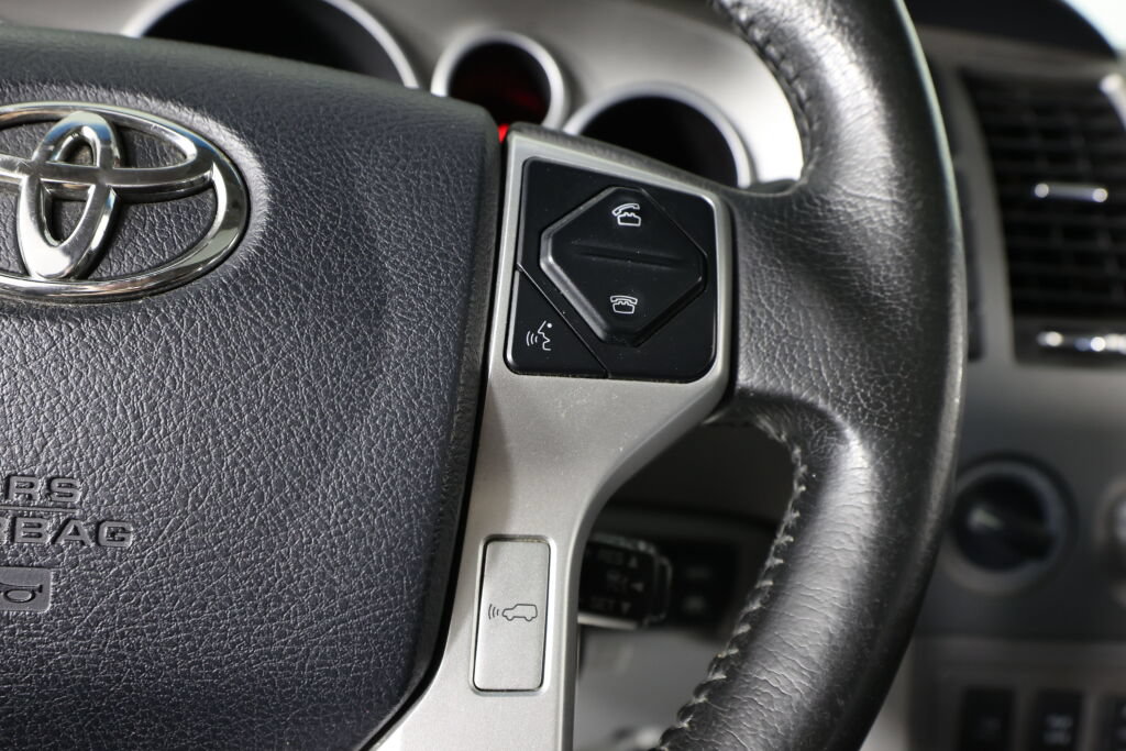 Used 2015 Toyota Sequoia Platinum AWD/4WD image 38