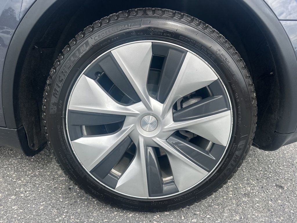 Used 2021 Tesla Model Y Long Range image 32