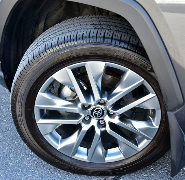 Certified 2023 Toyota RAV4 XLE Premium AWD/4WD image 34