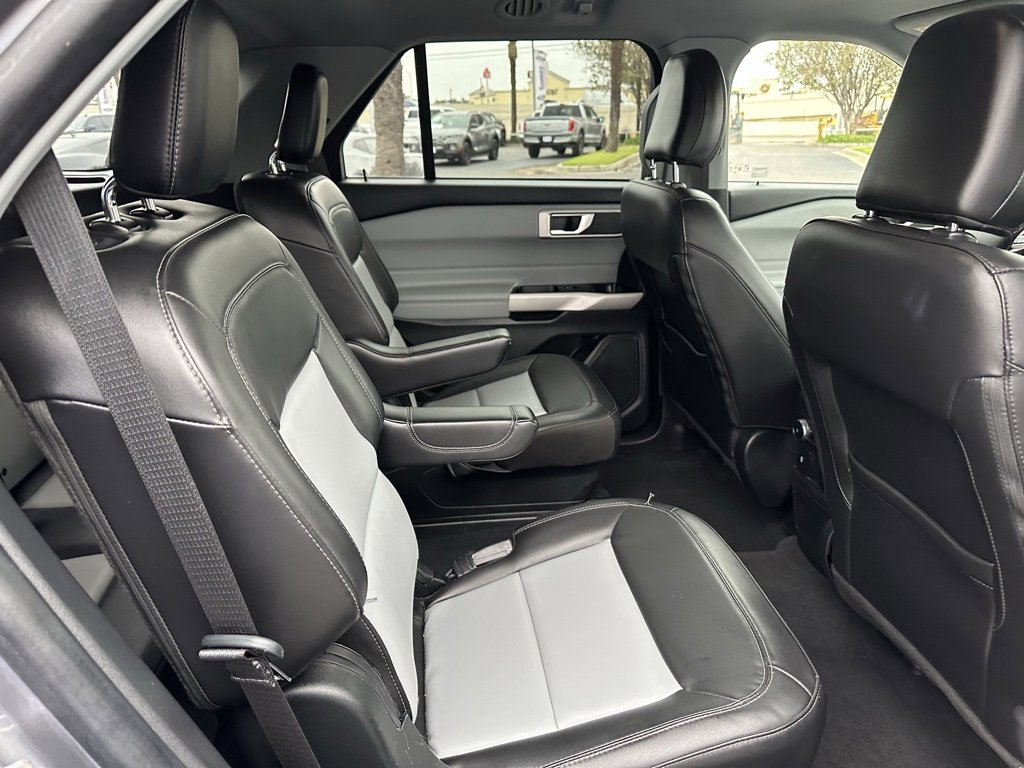 Used 2022 Ford Explorer XLT w/ Equipment Group 202A image 21