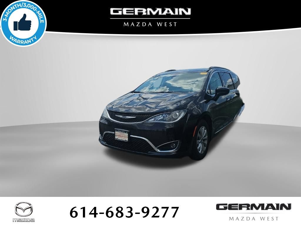 Used 2017 Chrysler Pacifica Touring-L FWD image 4