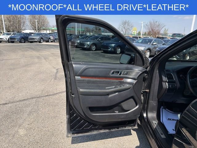 Used 2017 Ford Explorer Platinum image 29