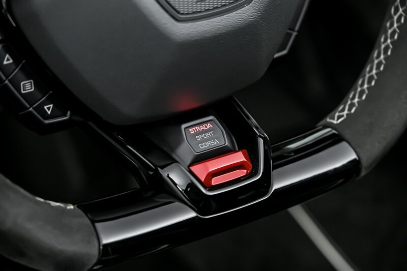Used 2022 Lamborghini Huracan EVO RWD image 22