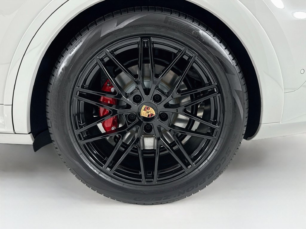 New 2026 Porsche Cayenne GTS AWD/4WD image 33